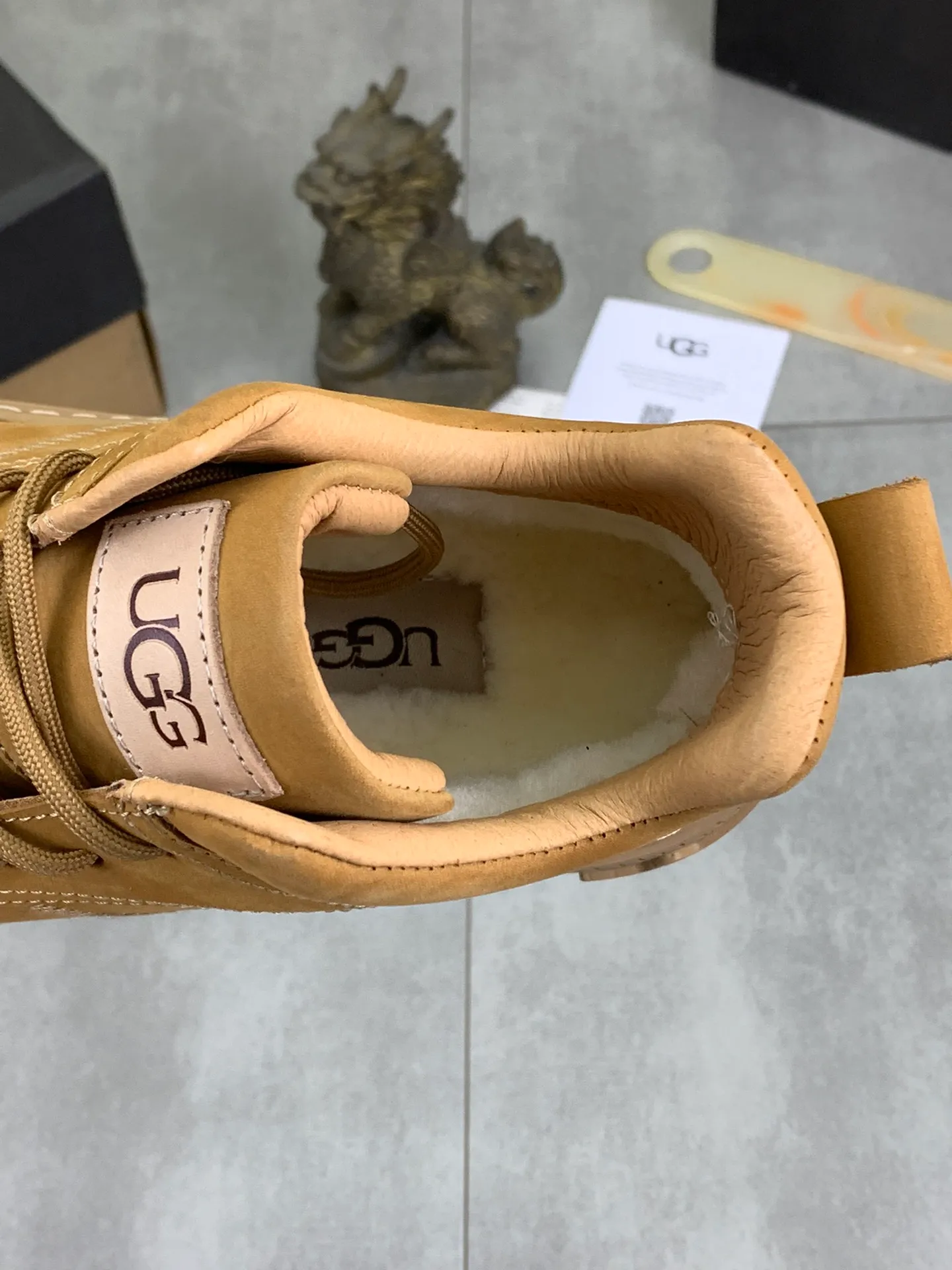 Men's Men's Shoes P620 [New Style] 💰 🆘 "Real Wool" [UGG] 👉 Popular men's shoes official website synchronization 🔰 Genuine quality [proud] is not comparable to the imitations in the general market 🌀 The upper is imported Italian frosted cowhide, and the lining: foot pad 🅰️ grade 🐑 real wool 👻 Only Grade A can show the effect The hand feels smooth and delicate 🔱The shoe shape is grand, only genuine factories can achieve it 🎄The perfect toughness of the original outsole 👻⬛️ allows customers to bid farewell to one-time consumption. Real wool lining, super warm. 3️⃣Colors available Sizes: 38-44